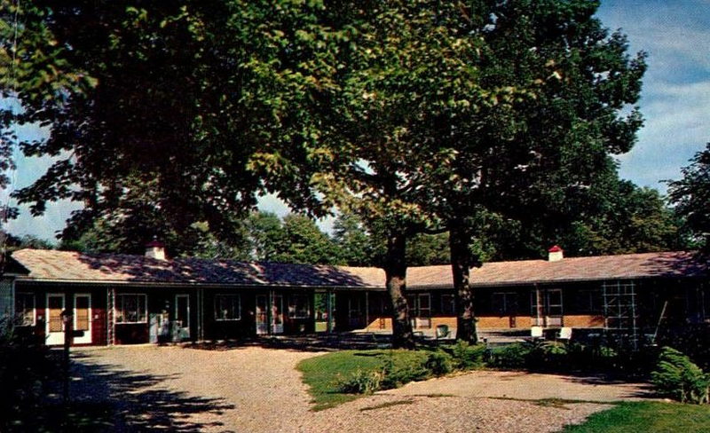 New Michigan Motel (Barnes Motel) - Vintage Postcard (newer photo)